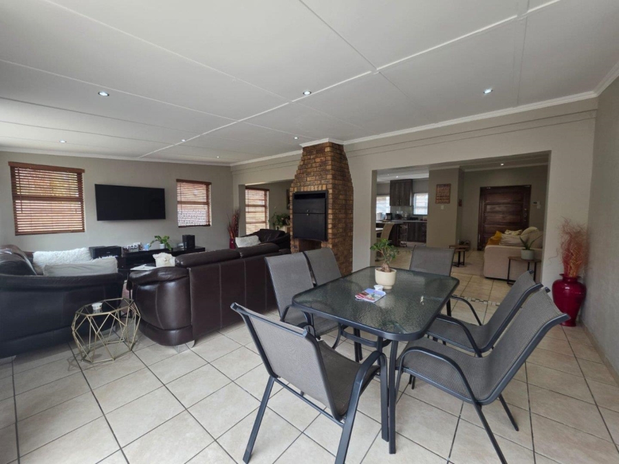 3 Bedroom Property for Sale in Carters Glen Northern Cape